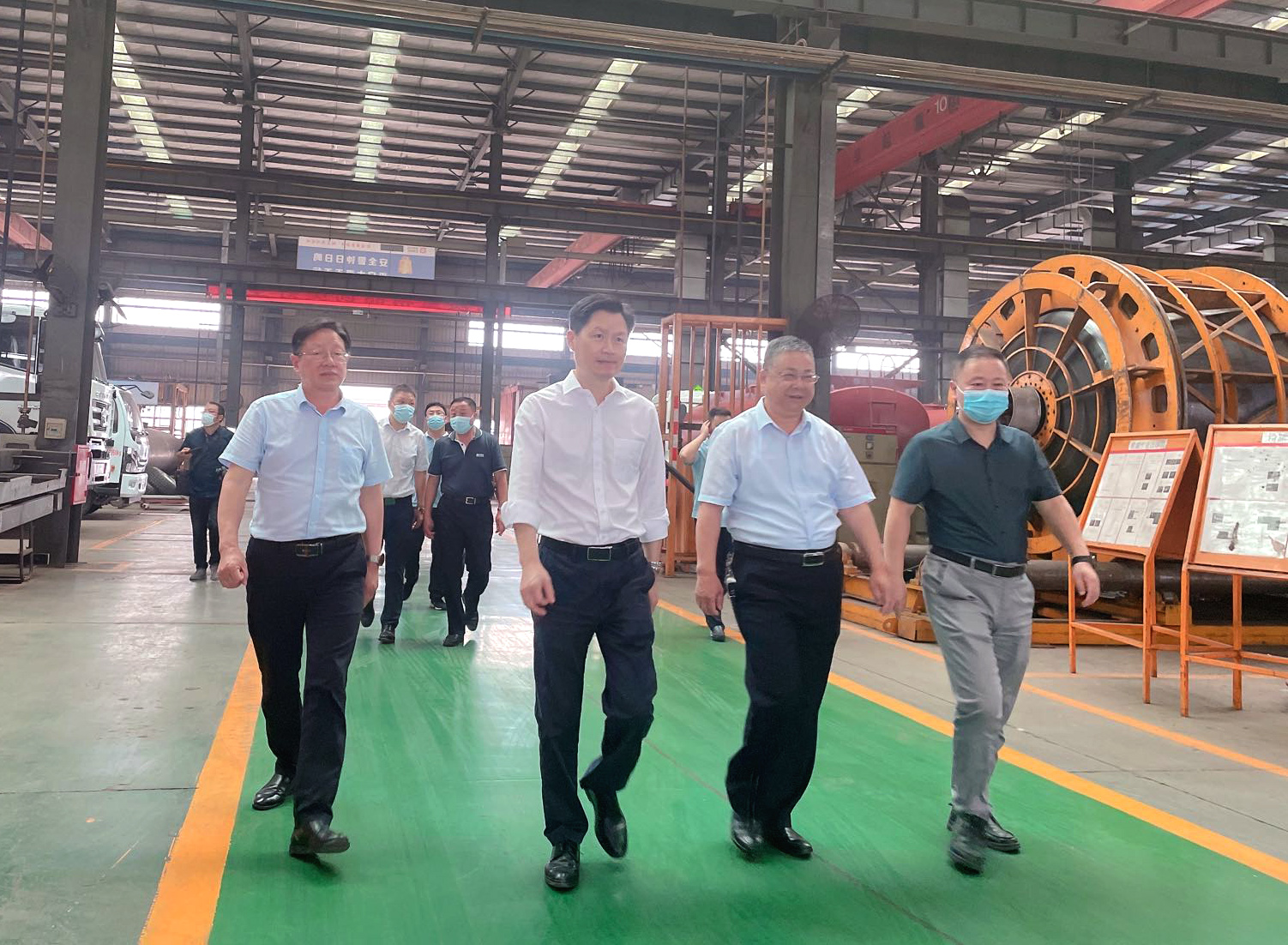 市委常委、常務(wù)副市長(zhǎng)甘國(guó)棟一行蒞臨楚勝汽車集團(tuán)調(diào)研